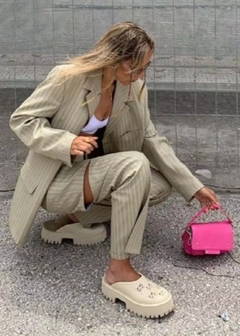 traje en internet