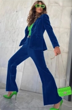 traje en internet