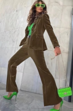 traje
