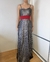 Vestido com faixa vermelha