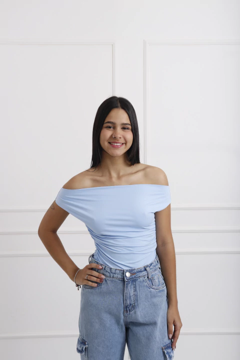 Blusa Feminina Ombro a Ombro na internet