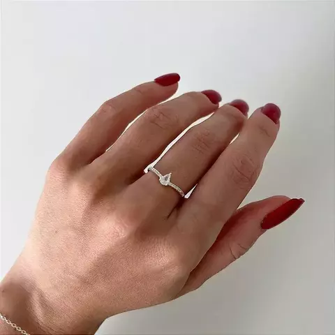 Anel de Prata 925 Curvado Gota Branca Central Com Zircônias