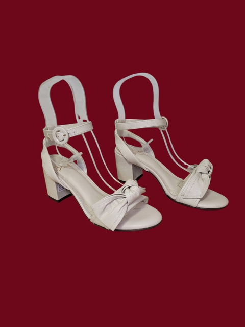 365 1.20127.7367 sandália nó off white