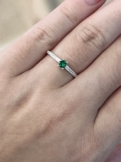 Anel com zircônia verde tam 15