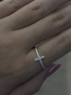Anel de cruz cravejado com mini zircônia tam 18 - comprar online