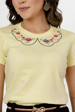 T-Shirt Bordado Flores