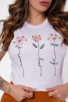 T-Shirt Flores Perola - comprar online