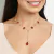 Colar Gravata Glam banhada a ouro 18k, Branco com vermelho. - comprar online