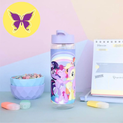 Botella plástica infantil con tapa