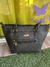 Cartera cuero negra y dorado grande