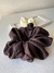 SCRUNCHIE MARRÓN en internet