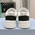 Prada Sneaker na internet
