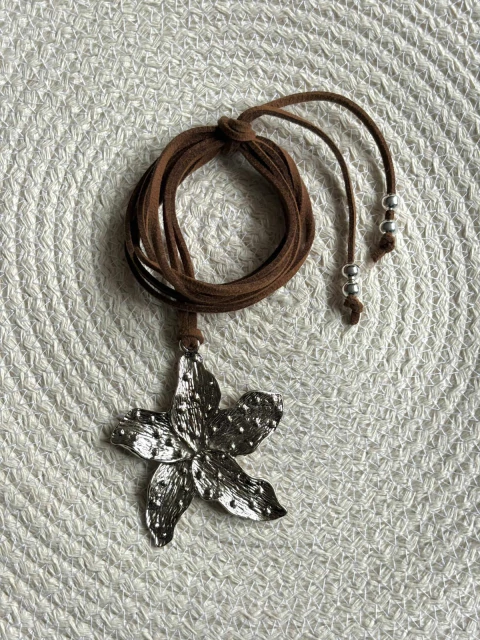 Collar Iris