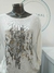 sweater blanco con foil dorado