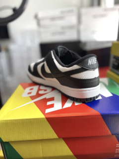 NIKE DUNK PANDA en internet