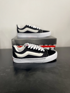 VANS KNU