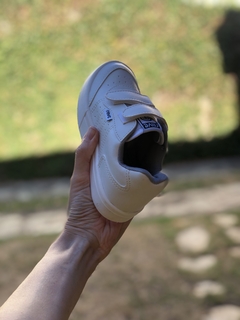 Imagen de ZAPATILLAS ESCOLARES CON ABROJO