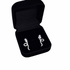 Brinco de Prata 925 Cobra Cravejada com Zircônias Brancas e Azuis