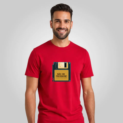 Camiseta Geek Não Me Pressione! Eu Tenho Só 1.44 MB De Paciência! - Foxcriative RetroClub Camisetas Canecas  e Estilo Retrô