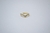 Piercing Fake Formato em V Banho de Ouro 18K
