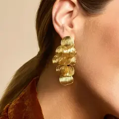BRINCO DOURADO LONGO PETAL DELICATE - comprar online