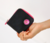 Billetera Marion Negra con detalle en fucsia