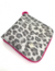 Billetera Marion animal print con fucsia