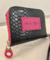 Billetera Olivia Negra croco con fucsia