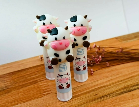Cola Branca Bastão com Ponteira de Vaquinha!
Traga diversão e praticidade para seus projetos com a adorável Cola Branca Bastão com Ponteira de Vaquinha! Esta ferramenta de papelaria é perfeita para quem busca eficiência com um toque especial.