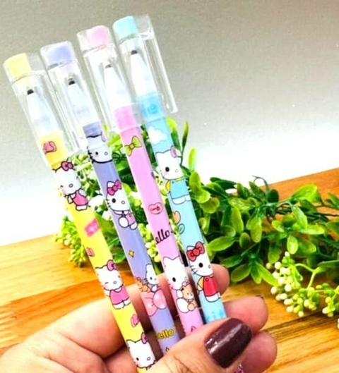 CANETA APAGÁVEL HELLO KITTY - UNIDADE

Traga um toque de fofura às suas anotações com a Caneta Apagável Hello Kitty! Esta caneta não é apenas um instrumento de escrita, mas uma verdadeira companheira para quem ama o adorável mundo da Hello Kitty.