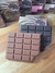 BLOCO DE NOTAS BARRA DE CHOCOLATE PERFUMADO - UNIDADE

Bloco de notas com design de barra de chocolate mordida, feito de papel de alta qualidade.

Conta com 80 páginas brancas.

Características especiais: capa perfumada com aroma de chocolate, trazendo um