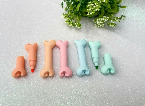 MINI MARCA TEXTO OSSINHO - 5 CORES

Dê vida às suas anotações com o Mini Marca Texto Ossinho! Este divertido e fofo marcador traz um design encantador em formato de ossinho, ideal para quem procura um toque criativo e original.