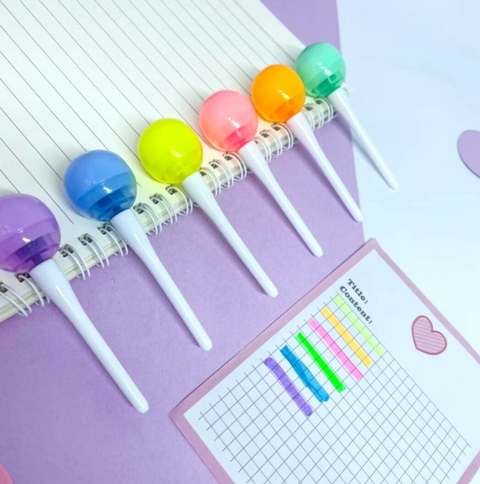 MINI MARCA TEXTO PIRULITO - 6 CORES
Dê um toque de cor e alegria aos seus estudos com o Mini Marca Texto Pirulito! Este conjunto encantador conta com 6 cores vibrantes que vão deixar suas anotações mais divertidas e organizadas.