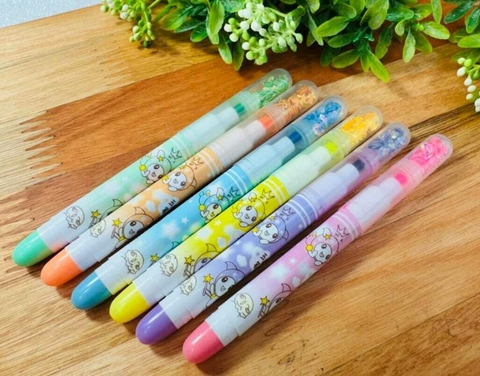 Marca Texto Ponta Estrela com Lantejoulas - Kit com 6 Cores

Ilumine seus estudos e trabalhos com o kit de marca texto ponta estrela! Cada caneta possui um compartimento com lantejoulas, trazendo um toque de brilho e diversão ao seu material.