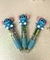 A Mini Caneta Esferográfica 4 Cores Stitch é perfeita para quem adora itens de papelaria fofos e funcionais. Compacta e divertida, ela oferece quatro cores de tinta (azul, preta, verde e vermelha) em uma caneta de 14 cm, ideal para levar no bolso ou na bo