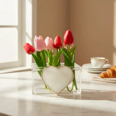 Vaso Caixa para 3 Flores em Acrílico com Coração de Quartzo Branco Banhado A Ouro - comprar online