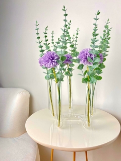 Hortênsias roxas permanentes artificiais no vaso tubo