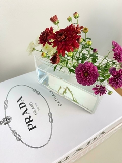 vaso caixa em acrilico para flores com água