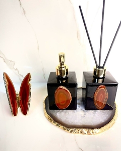 Kit lavabo - saboneteira e difusor preto ágata marrom no platter de ágata cristal