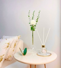 Difusor cristal + platter de ágata com borda banhada borboleta de ágata verde e vaso tubo balão pequeno com flor artificial de toque real permanente
