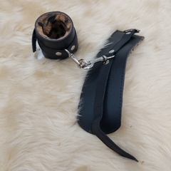 SADO ESPOSA DE CUERO CON PELUCHE Y MOSQUETON ANIMAL PRINT KS35251AP - LENCERIA TUCUMAN