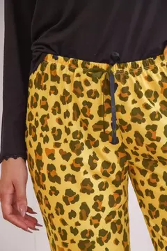 ARAUCA PIJAMA COMBINADO DE MODAL SOFT CON DETALLES Y REMERA MANGAS LARGAS SILVESTRE NEGRO ANIMAL PRINT en internet