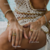 Bracelete Cristais Luxury Dourado na internet