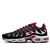 Air Max TN Plus "Black/White University Red", destacando seu design moderno em preto, branco e vermelho universitário. Disponível agora na Estilo de Quebrada.