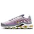 Air Max TN Plus "Violet Dust High Voltage", destacando seu design com tonalidades de violeta e detalhes de alta voltagem. Disponível agora na Estilo de Quebrada.