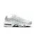 Air Max TN Plus "White Metallic Silver", destacando seu design clean com cores brancas e prata metálica. Disponível agora na Estilo de Quebrada.