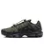 Air Max TN Plus Utility "Medium Olive", mostrando o design robusto e resistente. Disponível agora na Estilo de Quebrada.