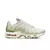 Air Max TN Plus "Light Bone Alligator", destacando seu design sofisticado com tonalidade "Light Bone" e detalhes que imitam a pele de jacaré, disponível agora na Estilo de Quebrada.