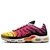 Air Max TN Plus "Raspberry Red", com uma cor vibrante e design icônico, disponível na Estilo de Quebrada.