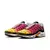 Air Max TN Plus "Raspberry Red", com uma cor vibrante e design icônico, disponível na Estilo de Quebrada.